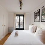 Le Marais - Iconic Penthouse With Balcony