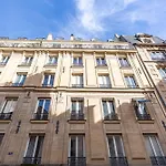 Le Marais - Iconic Penthouse With Balcony