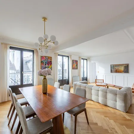 Le Marais - Iconic Penthouse With Balcony Paris