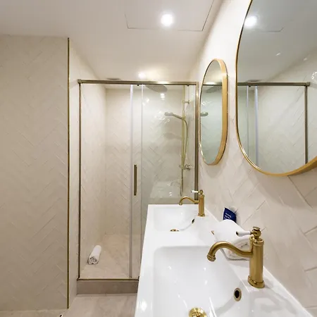 Le Marais - Iconic Penthouse With Balcony Apartment *