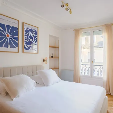 Le Marais - Iconic Penthouse With Balcony Paris