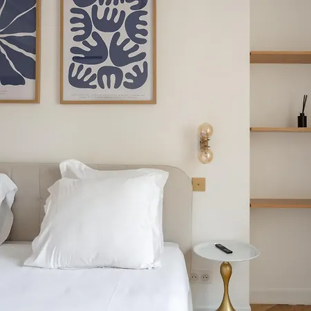 Apartment Le Marais - Iconic Penthouse With Balcony Paris