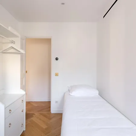 Le Marais - Iconic Penthouse With Balcony Apartment *