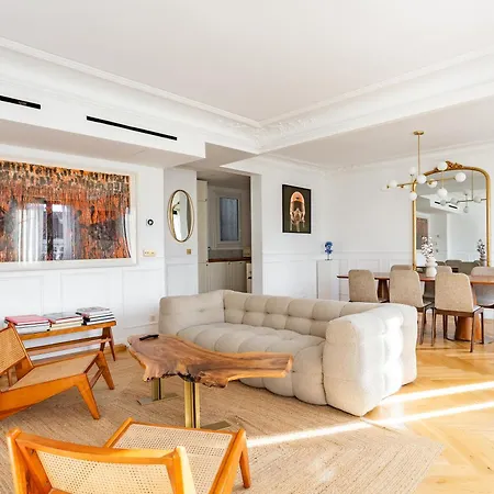 Le Marais - Iconic Penthouse With Balcony Apartment *