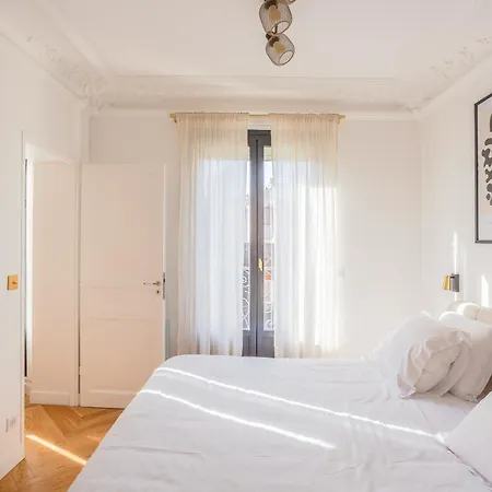 Le Marais - Iconic Penthouse With Balcony Appartamento